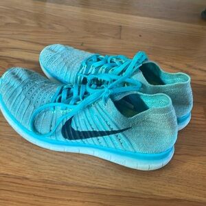 Nike free runs shoes
